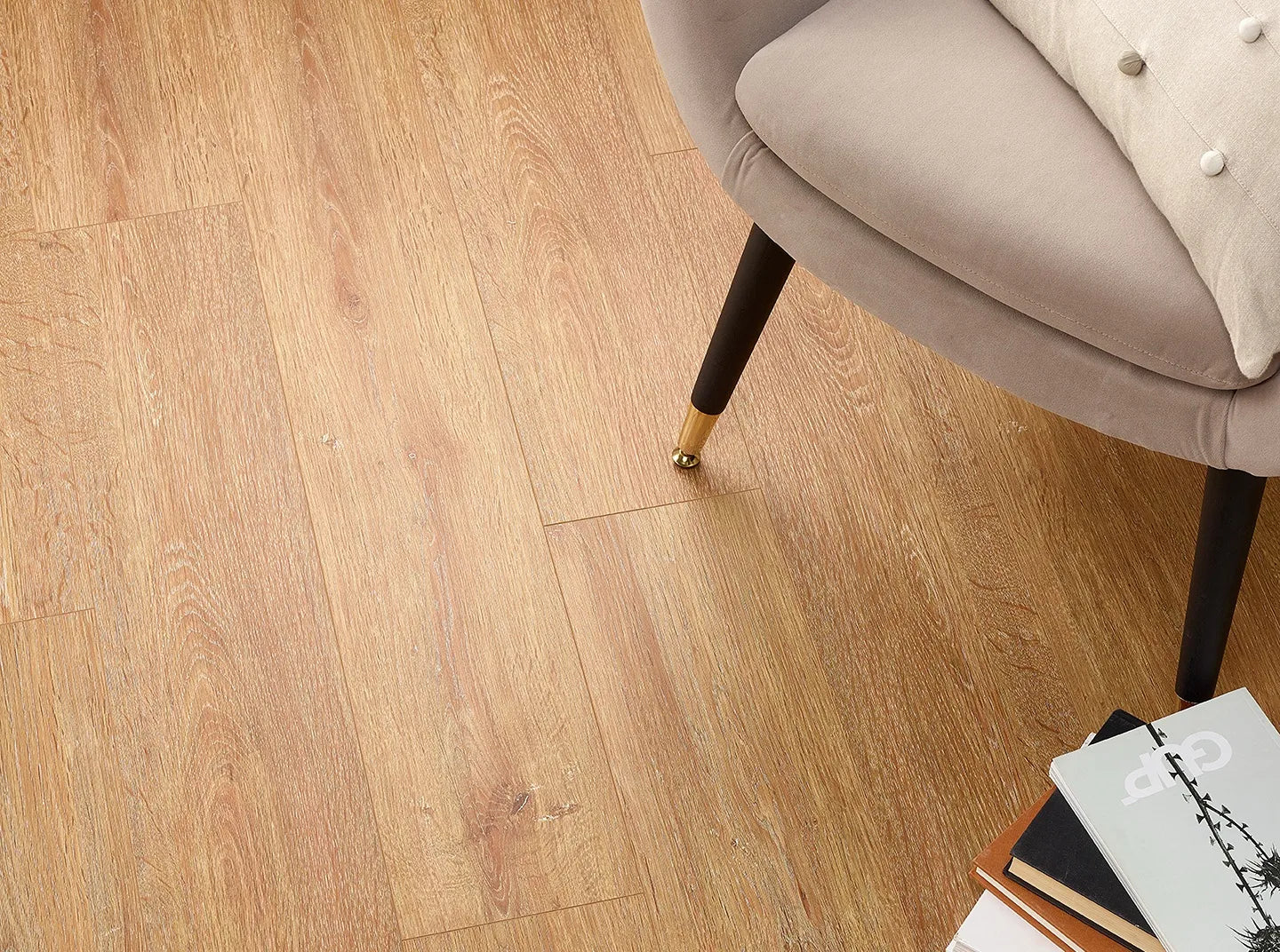 LVT/SPC Flooring with wood-effect rigid core planks, waterproof vinyl click flooring for modern interiors.