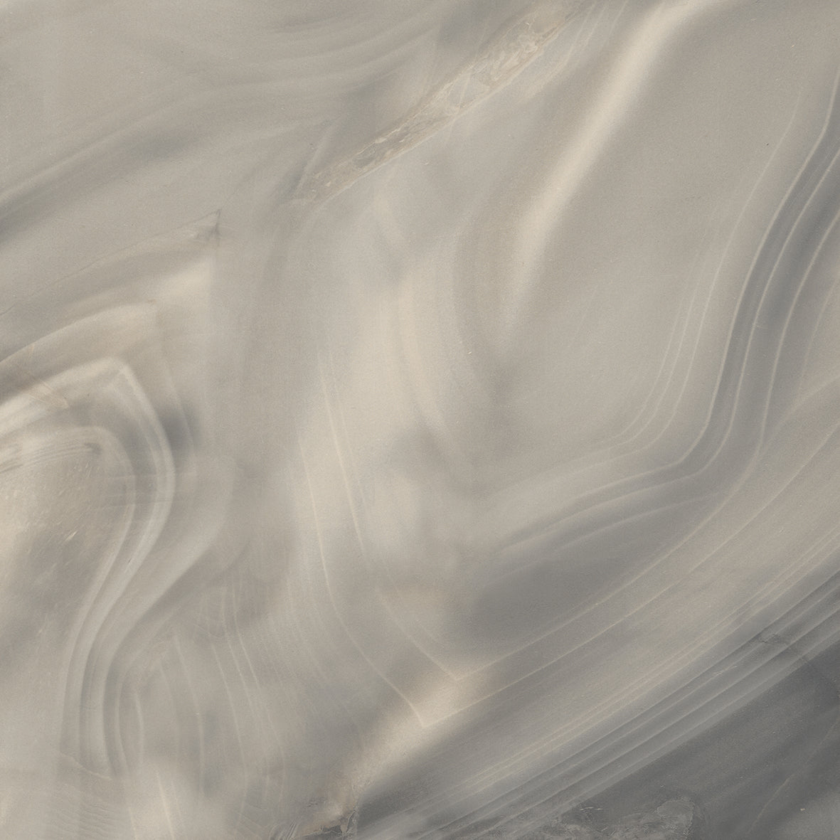 Durable Pearly Onyx porcelain tiles with radiant shine, ideal for high-traffic areas with underfloor heating.