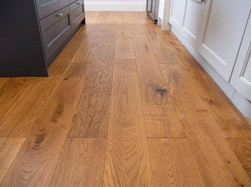 Golden Handscraped Lacquered Engineered Oak Flooring