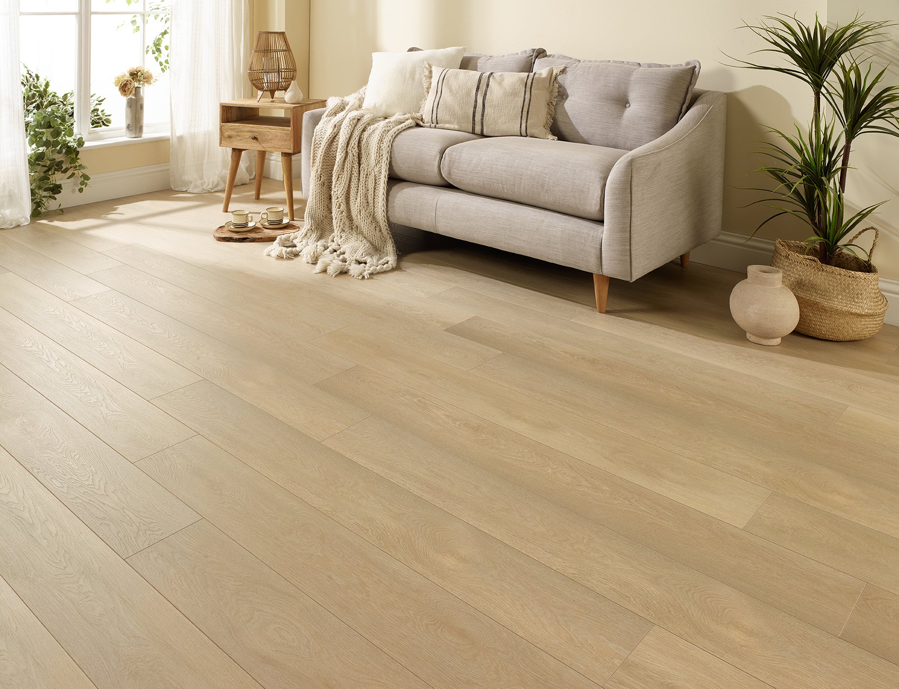 High Quality Laminate Flooring 7mm thickness, Murcia oak laminate for busy households.