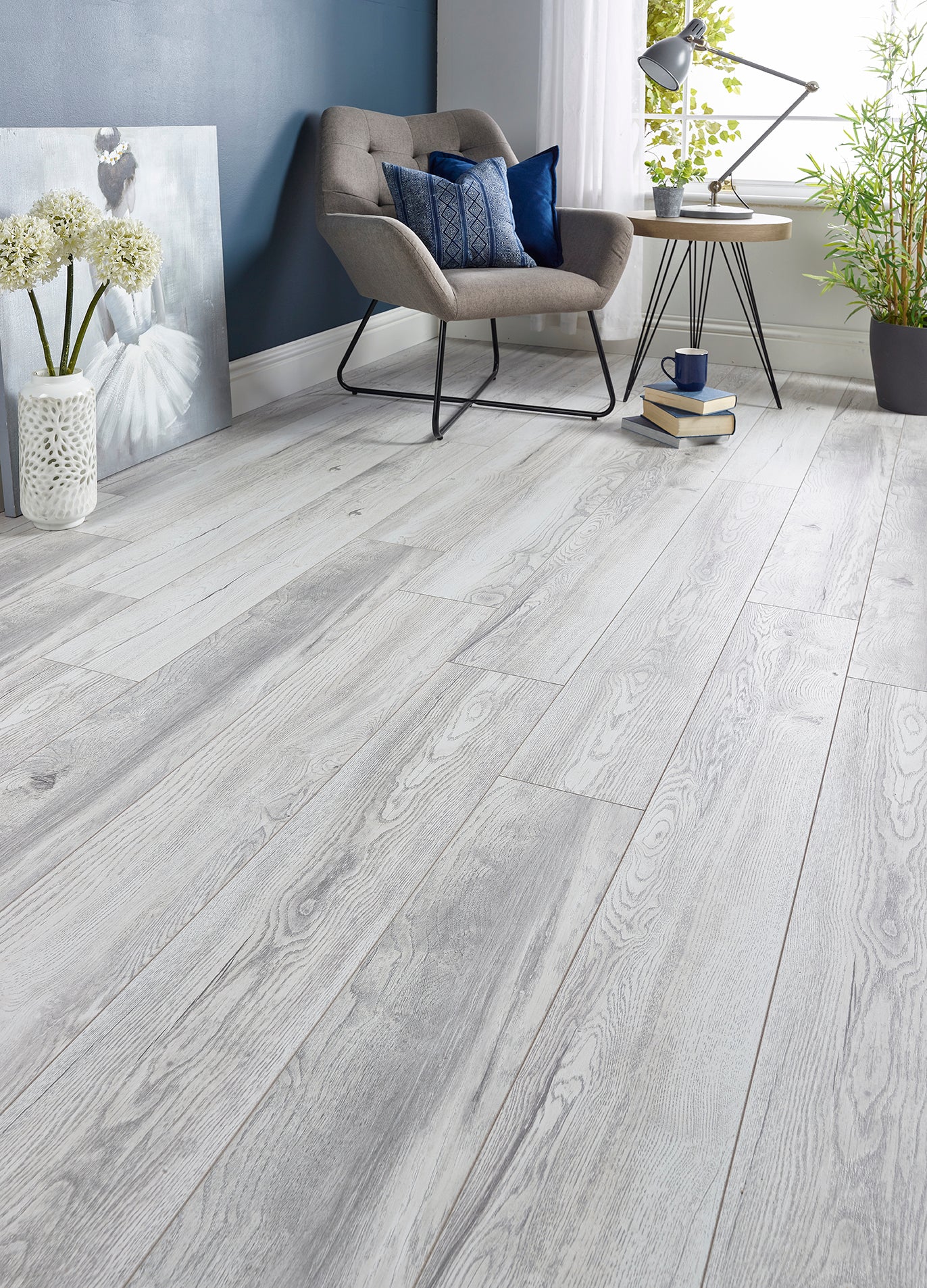 High Quality Laminate Flooring with realistic oak texture, Vortex ER Girona for homes and offices.