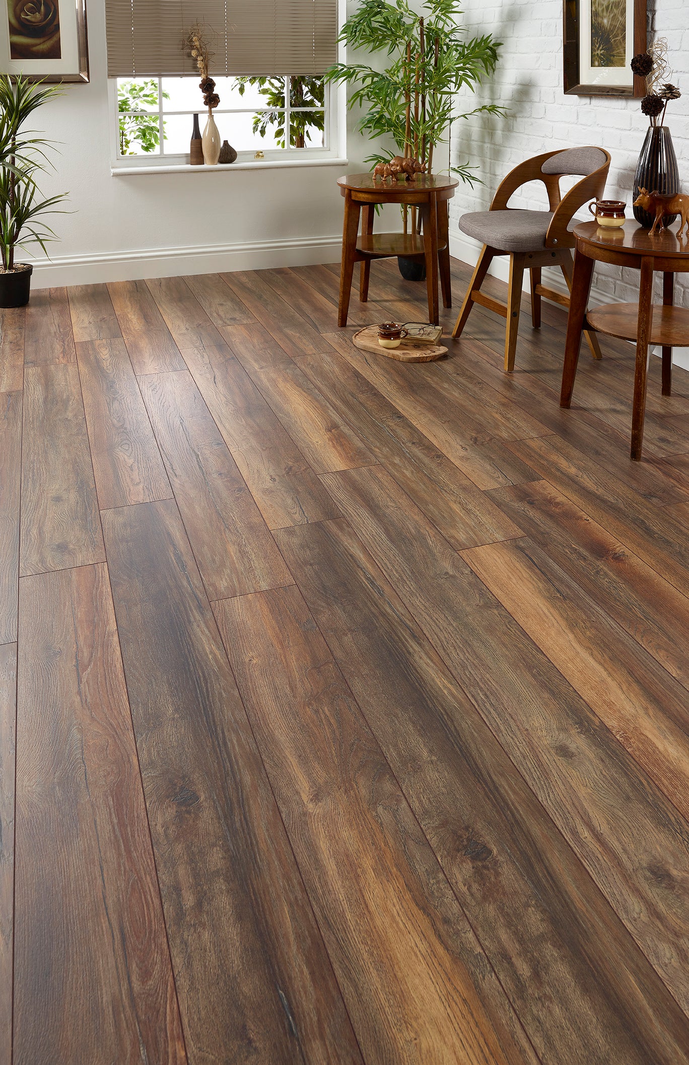 High Quality Laminate Flooring with premium oak texture, Vortex ER Seville for modern home décor.