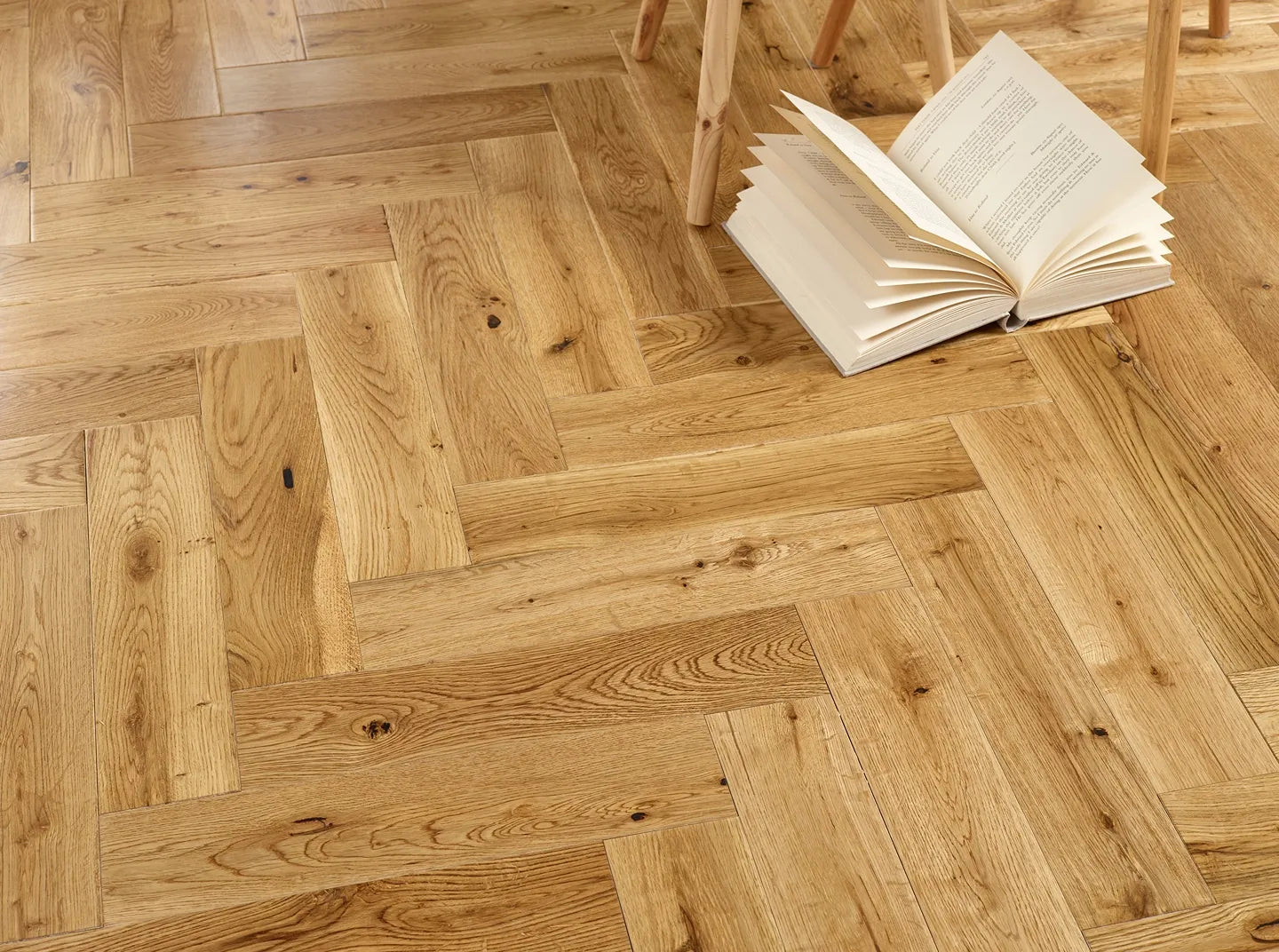 Natural UV lacquered oak engineered flooring in herringbone design with durable 15mm planks for modern interiors.