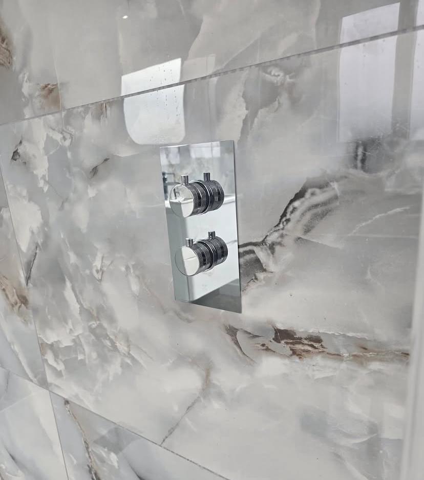 Scratch-resistant large porcelain tiles in serene grey with a sleek modern finish